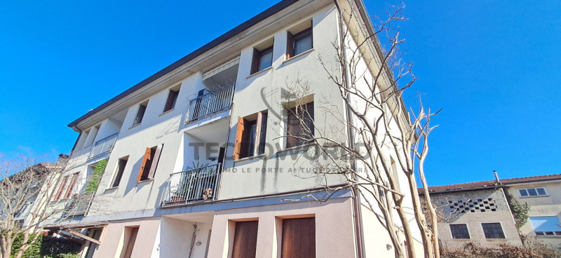 Scopri il tuo nuovo rifugio nel cuore di San Vito di Leguzzano! Ben illuminato e tutto su un pian...