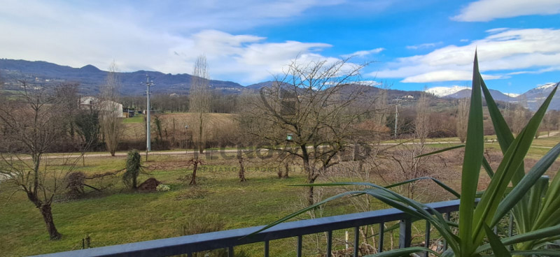Scopri il tuo nuovo rifugio nel cuore di San Vito di Leguzzano! Ben illuminato e tutto su un pian...