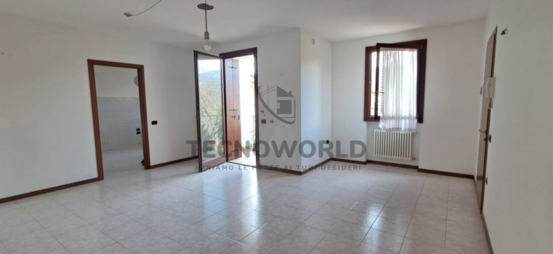 Scopri il tuo nuovo rifugio nel cuore di San Vito di Leguzzano! Ben illuminato e tutto su un pian...