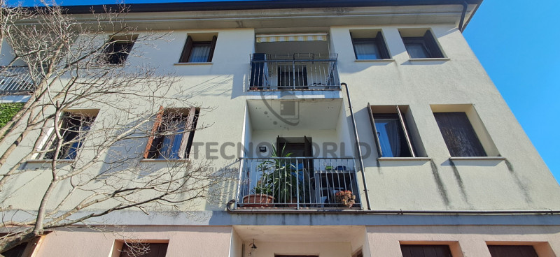 Scopri il tuo nuovo rifugio nel cuore di San Vito di Leguzzano! Ben illuminato e tutto su un pian...