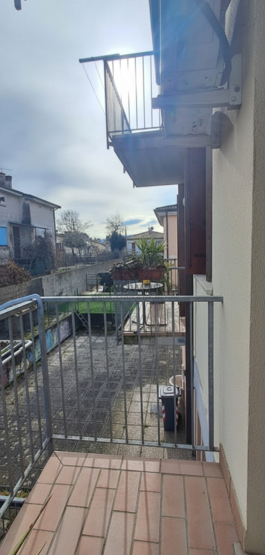 Scopri il tuo nuovo rifugio nel cuore di San Vito di Leguzzano! Ben illuminato e tutto su un pian...