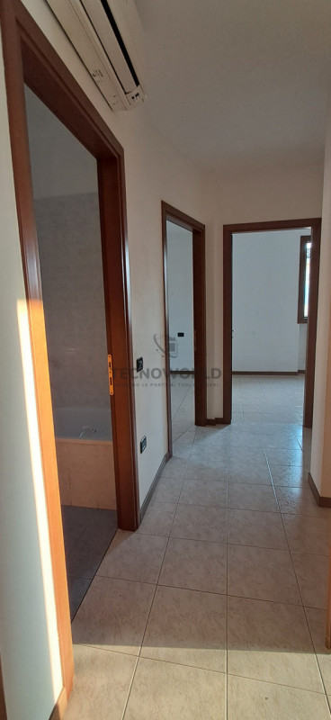 Scopri il tuo nuovo rifugio nel cuore di San Vito di Leguzzano! Ben illuminato e tutto su un pian...