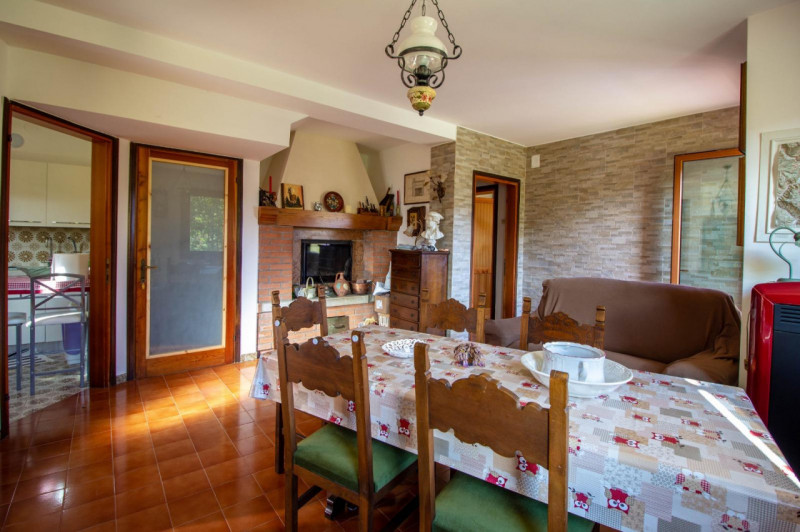 In vendita in località Lepre, proponiamo una interessante villetta indipendente di 140 mq, con vi...