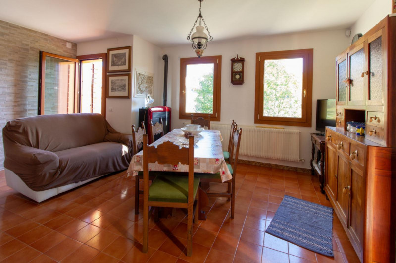 In vendita in località Lepre, proponiamo una interessante villetta indipendente di 140 mq, con vi...