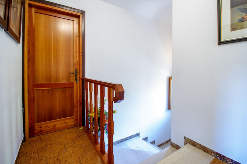 In vendita in località Lepre, proponiamo una interessante villetta indipendente di 140 mq, con vi...