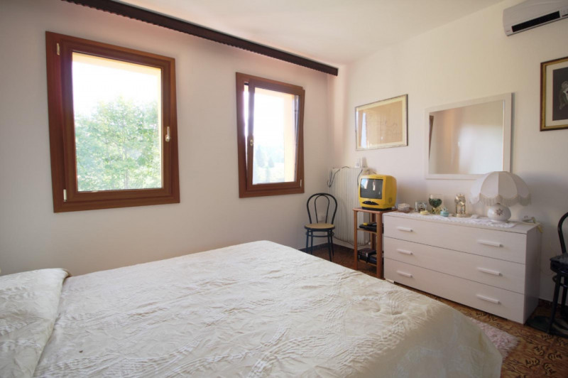 In vendita in località Lepre, proponiamo una interessante villetta indipendente di 140 mq, con vi...