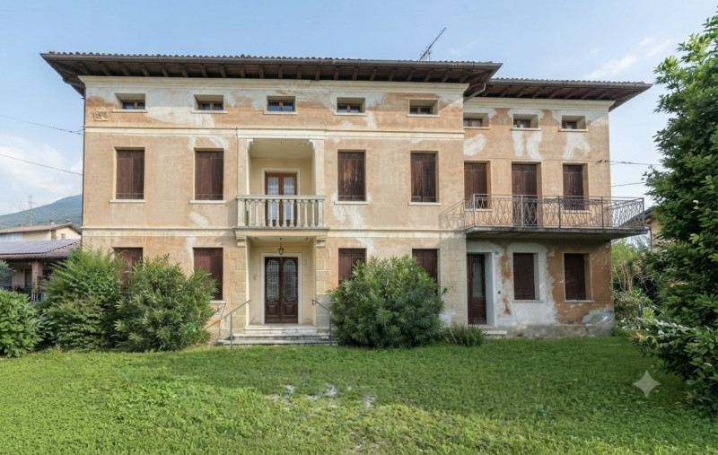 (Per INFO Roberto 3453195338) A Possagno, in zona centrale e a poca distanza dal tempio del Canov...
