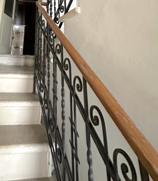 (Per INFO Roberto 3453195338) A Possagno, in zona centrale e a poca distanza dal tempio del Canov...