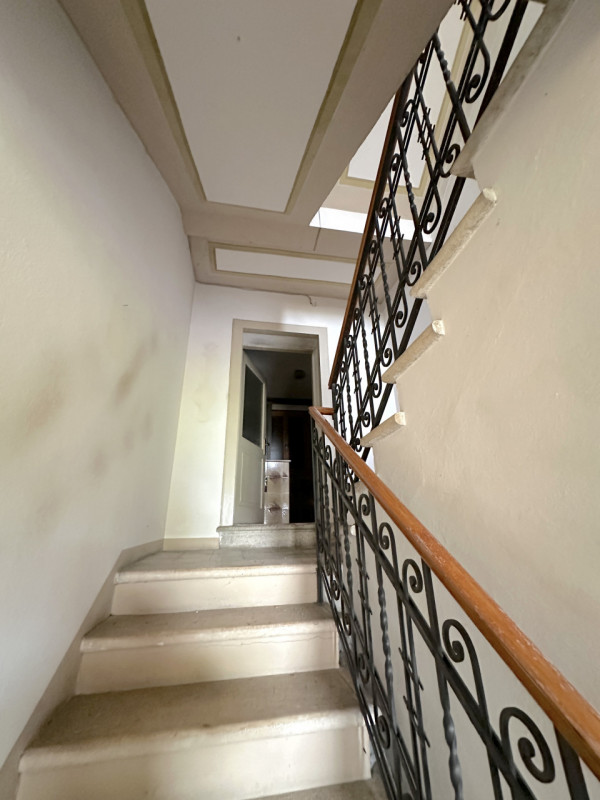 (Per INFO Roberto 3453195338) A Possagno, in zona centrale e a poca distanza dal tempio del Canov...