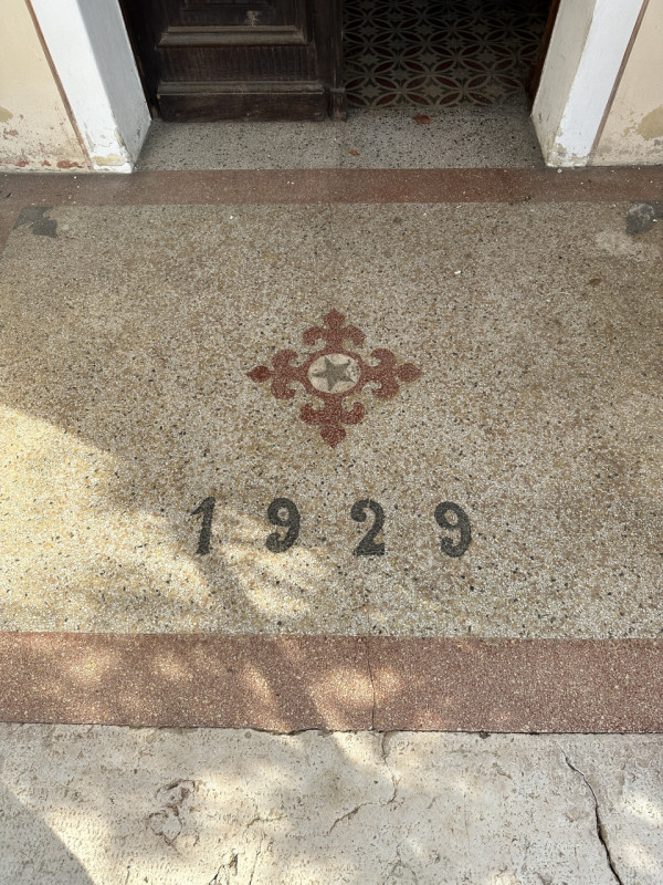 (Per INFO Roberto 3453195338) A Possagno, in zona centrale e a poca distanza dal tempio del Canov...