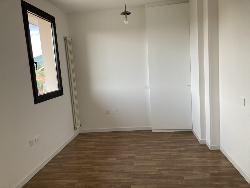 Costabissara, zona centrale, ufficio al piano primo completamemte ristrutturato composto da: ingr...