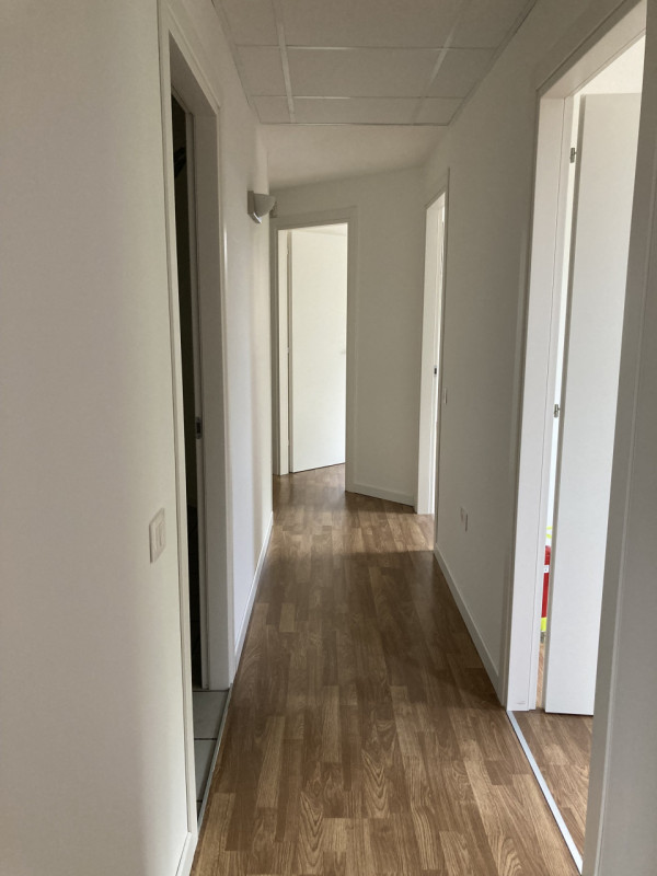 Costabissara, zona centrale, ufficio al piano primo completamemte ristrutturato composto da: ingr...