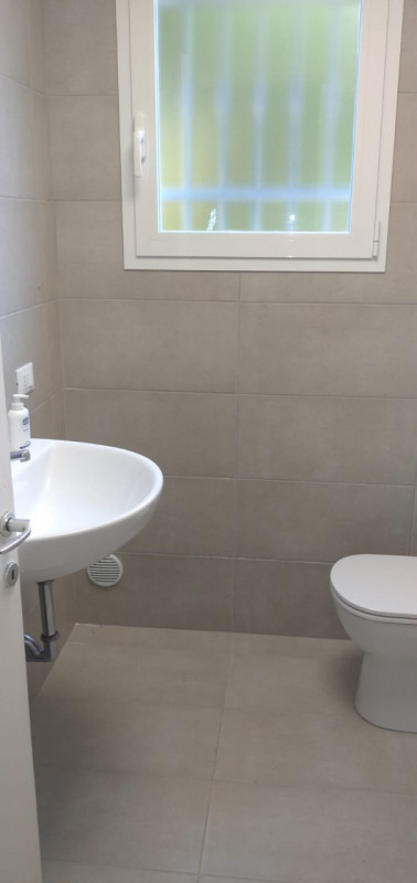 Affittasi a Monselice negozio in zona centrale, suddiviso in tre locali, con due vetrine  e bagno...