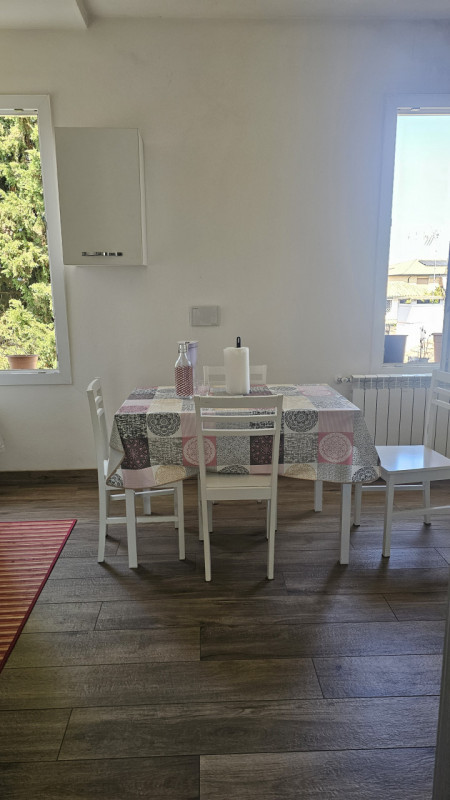 ARCELLA – SANTISSIMA TRINITA’. Proponiamo in locazione una stanza ampia e luminosa ad uso singola...