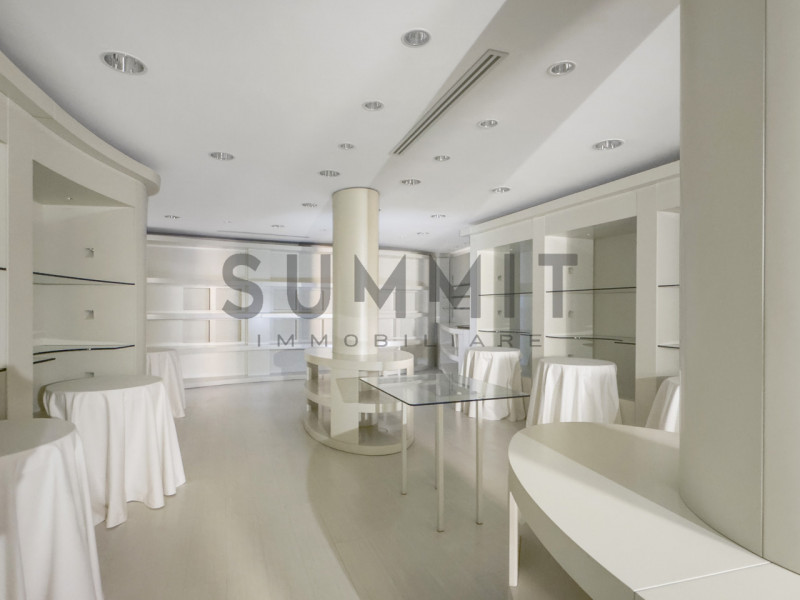 SCHIO - CENTRO STORICO:  Ampio e raffinato NEGOZIO sviluppato su due piani. Cl. En. G IPE 175,00....