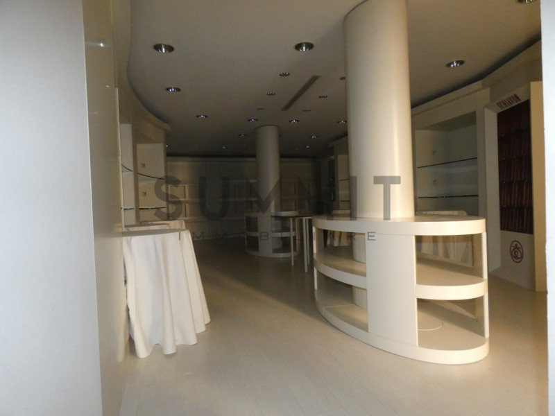 SCHIO - CENTRO STORICO:  Ampio e raffinato NEGOZIO sviluppato su due piani. Cl. En. G IPE 175,00....