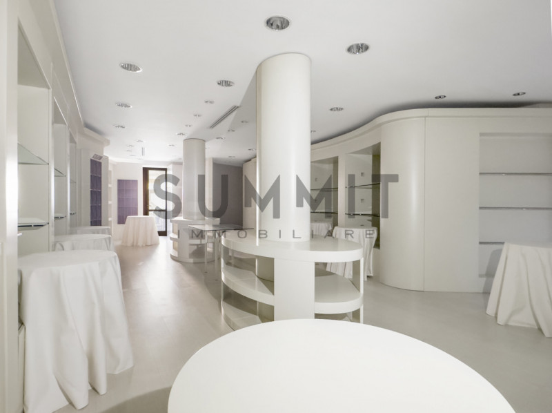 SCHIO - CENTRO STORICO:  Ampio e raffinato NEGOZIO sviluppato su due piani. Cl. En. G IPE 175,00....