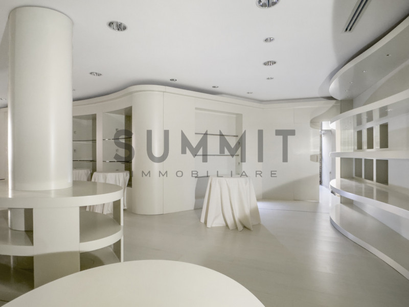 SCHIO - CENTRO STORICO:  Ampio e raffinato NEGOZIO sviluppato su due piani. Cl. En. G IPE 175,00....