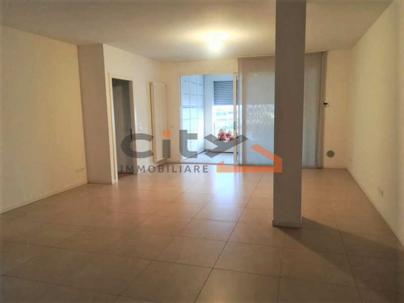 Su moderna palazzina, proponiamo Appartamento molto luminoso con grande zona giorno e cucina in n...