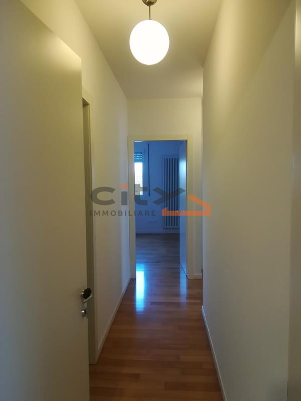 Su moderna palazzina, proponiamo Appartamento molto luminoso con grande zona giorno e cucina in n...