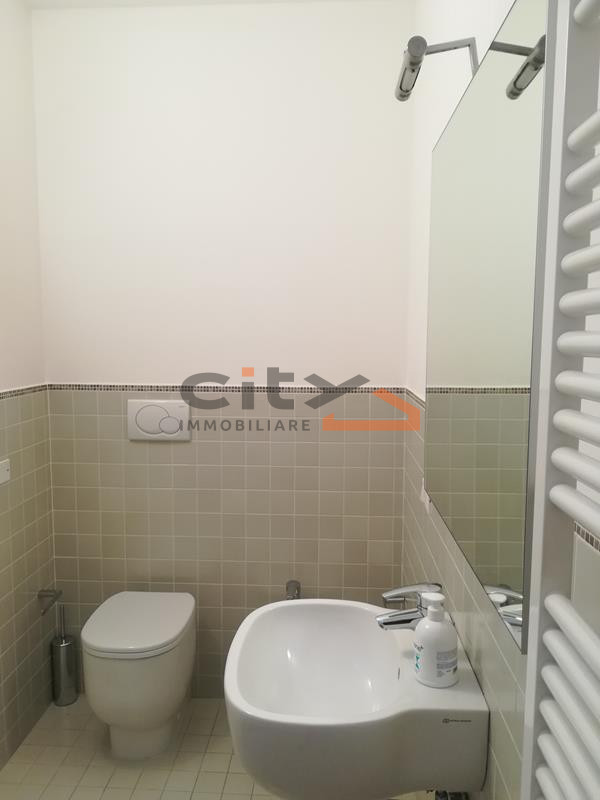 Su moderna palazzina, proponiamo Appartamento molto luminoso con grande zona giorno e cucina in n...