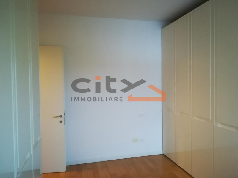 Su moderna palazzina, proponiamo Appartamento molto luminoso con grande zona giorno e cucina in n...