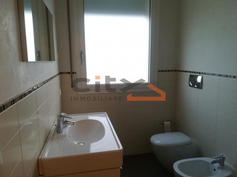 Su moderna palazzina, proponiamo Appartamento molto luminoso con grande zona giorno e cucina in n...