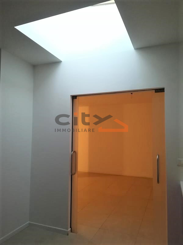 Su moderna palazzina, proponiamo Appartamento molto luminoso con grande zona giorno e cucina in n...