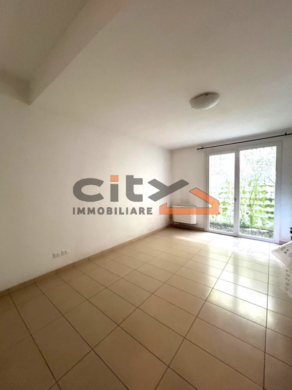 Nel cuore di San Giuseppe di Cassola, proponiamo in esclusiva un appartamento al piano terra con ...