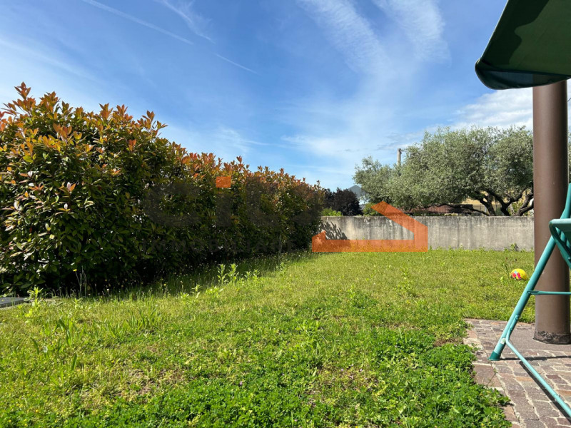 Nel cuore di San Giuseppe di Cassola, proponiamo in esclusiva un appartamento al piano terra con ...