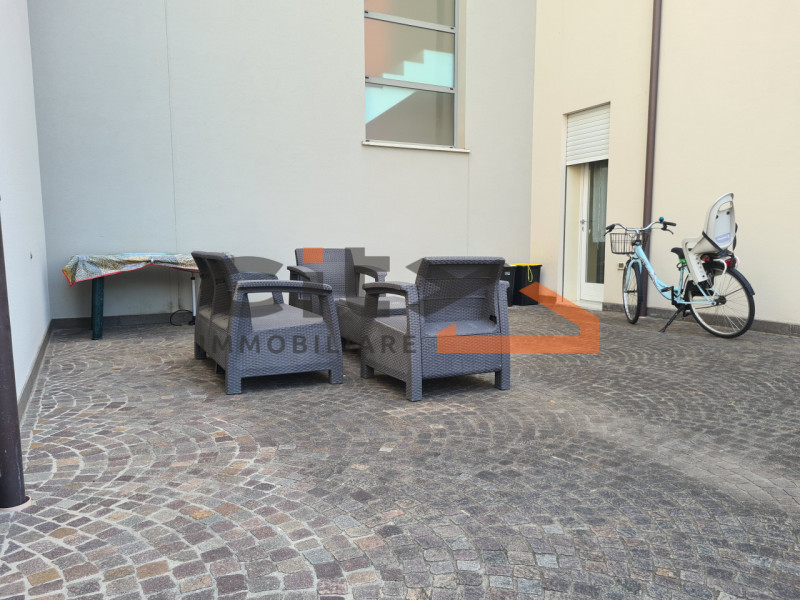 Nel cuore di San Giuseppe di Cassola, proponiamo in esclusiva un appartamento al piano terra con ...