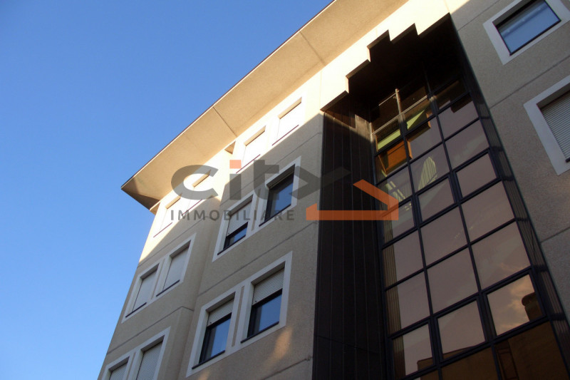 UFFICIO LARGO PAROLINI A DUE PASSI DAL CENTRO DI BASSANO.
Ti proponiamo in affitto un ufficio di ...