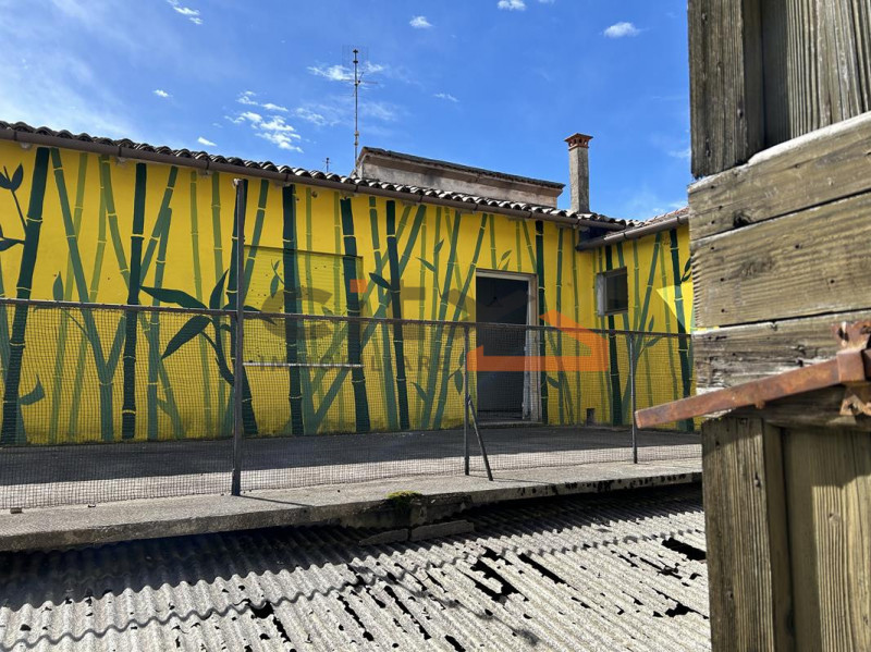 Nel cuore pulsante di Bassano del Grappa, proponiamo in esclusiva PALAZZETTO STORICO DA RISTRUTTU...