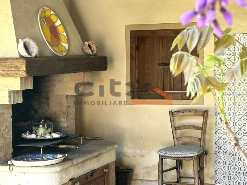 Nelle vicinanze di Bassano del Grappa proponiamo in vendita un meraviglioso rustico ristrutturato...