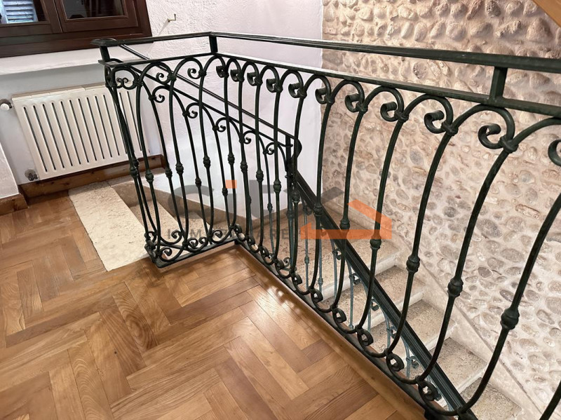 Nelle vicinanze di Bassano del Grappa proponiamo in vendita un meraviglioso rustico ristrutturato...