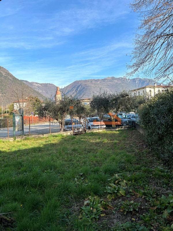 Nel cuore del centro di Romano d'Ezzelino, abbiamo il piacere di presentare in esclusiva un'affas...