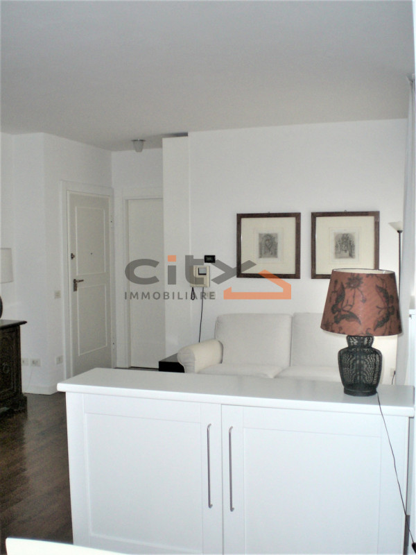 I locatori gradiscono esclusivamente single referenziati. Non sono ammessi animali. La seconda ca...