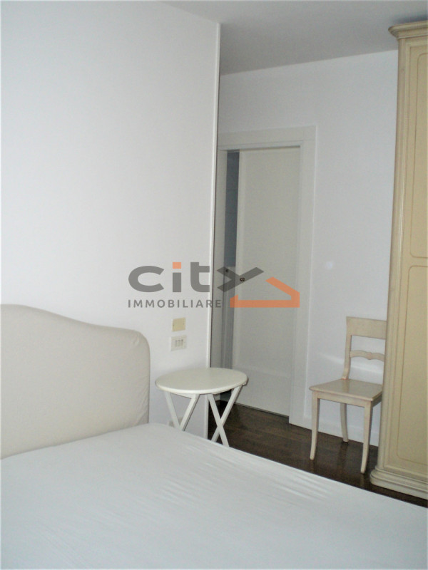 I locatori gradiscono esclusivamente single referenziati. Non sono ammessi animali. La seconda ca...