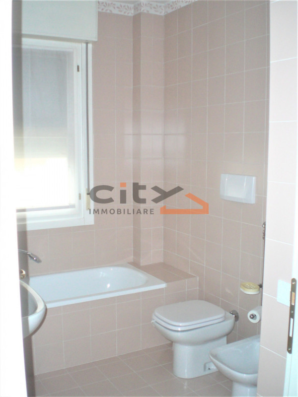 I locatori gradiscono esclusivamente single referenziati. Non sono ammessi animali. La seconda ca...