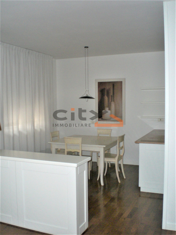 I locatori gradiscono esclusivamente single referenziati. Non sono ammessi animali. La seconda ca...