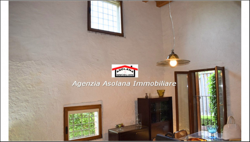 Asolo centro storico affittasi appartamento arredato.  L’immobile recentemente ristrutturato pres...