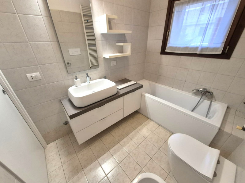 In una delle zone più richieste di Padova Ovest, precisamente nel tranquillo quartiere residenzia...