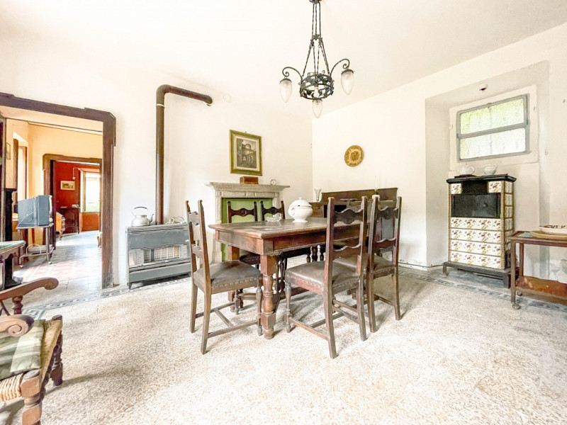 Independente house for sale in Soriso, with internal courtyard