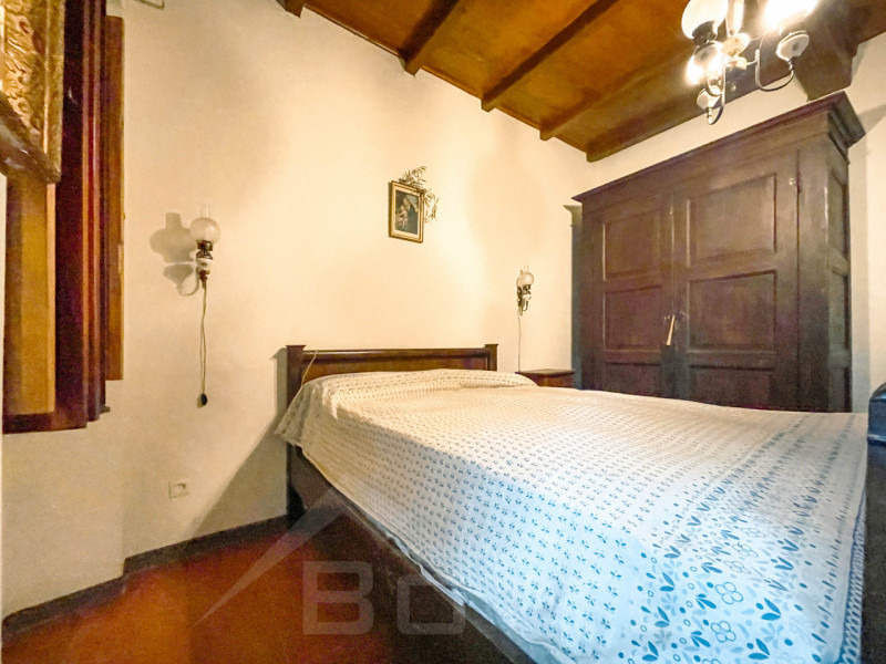 Independente house for sale in Soriso, with internal courtyard
