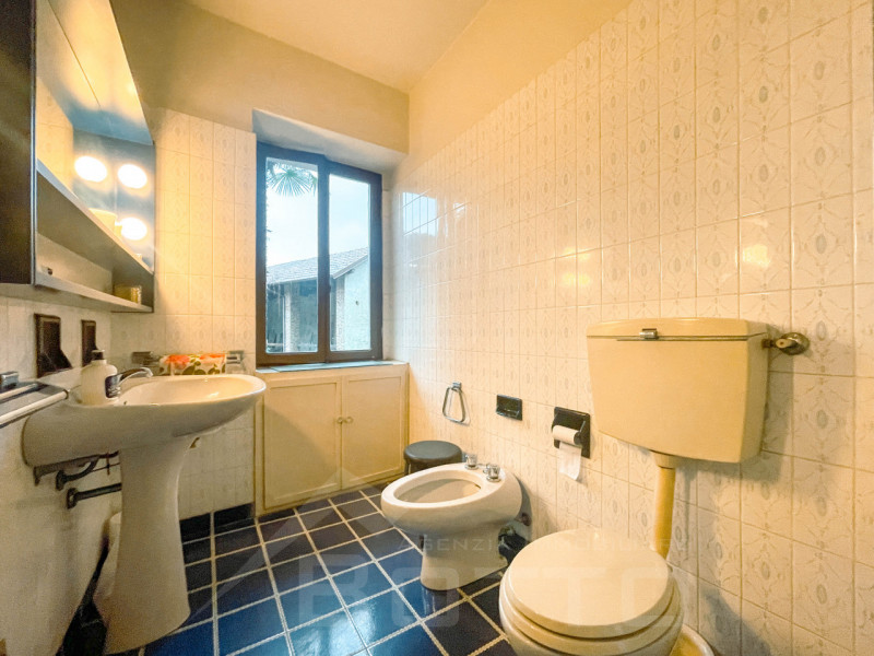 Independente house for sale in Soriso, with internal courtyard