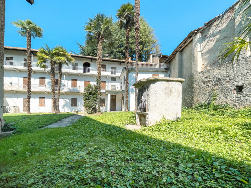 Independente house for sale in Soriso, with internal courtyard