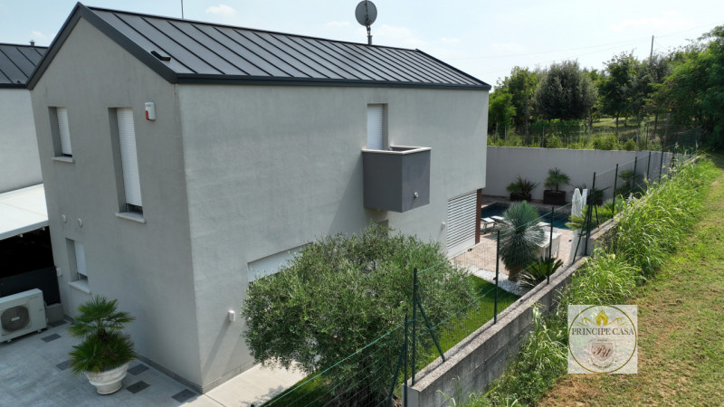 Rif. S391 - Proponiamo in vendita, a due minuti dal centro di Baone, immobile accostato indipende...