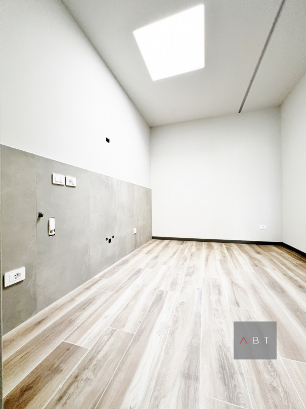 Situata in centro paese, nuova casa a schiera centrale e composta di: ingresso, soggiorno con ang...