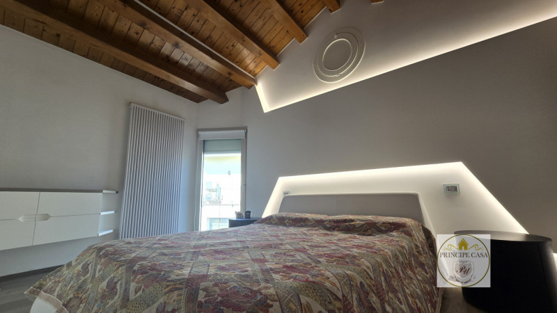 Riferimento Immobile: SE41
Ad Este, in posizione centralissima, e comoda a tutti i servizi, in es...