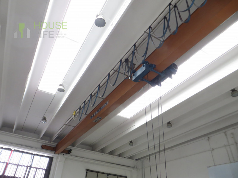 SCHIO - Z.I: CAPANNONE INDUSTRIALE di mq 700 circa con uffici mq 70 con carroponte da 10 ton, H 6...